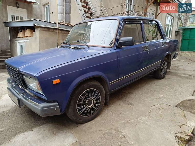 Седан ВАЗ / Lada 2107 1999 в Одессе