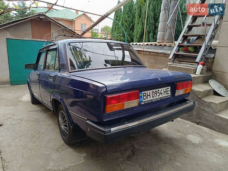 Седан ВАЗ / Lada 2107 1999 в Одессе