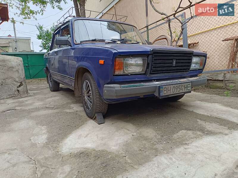Седан ВАЗ / Lada 2107 1999 в Одессе