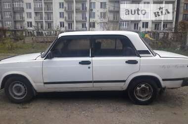 Седан ВАЗ / Lada 2107 2004 в Черновцах