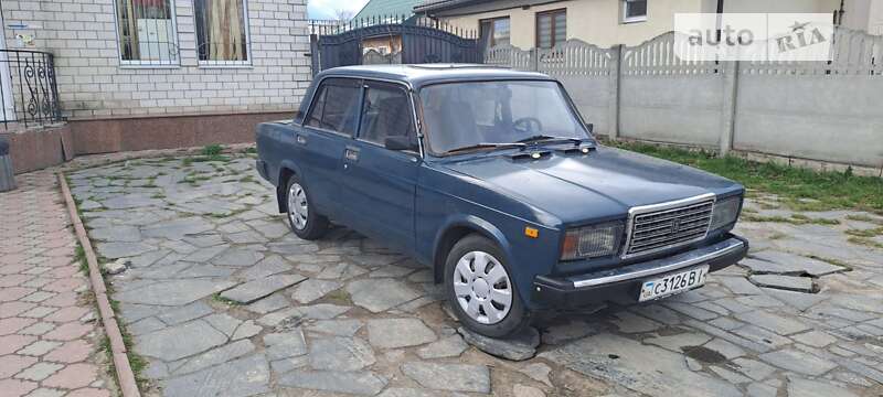 Седан ВАЗ / Lada 2107 1990 в Житомире