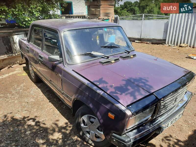 Седан ВАЗ / Lada 2107 1999 в Умани