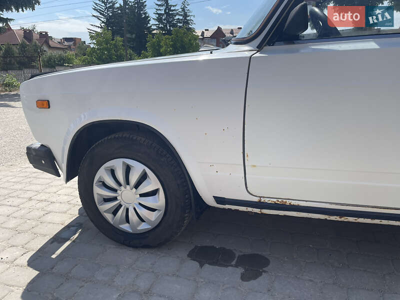 Седан ВАЗ / Lada 2107 2003 в Чорткові