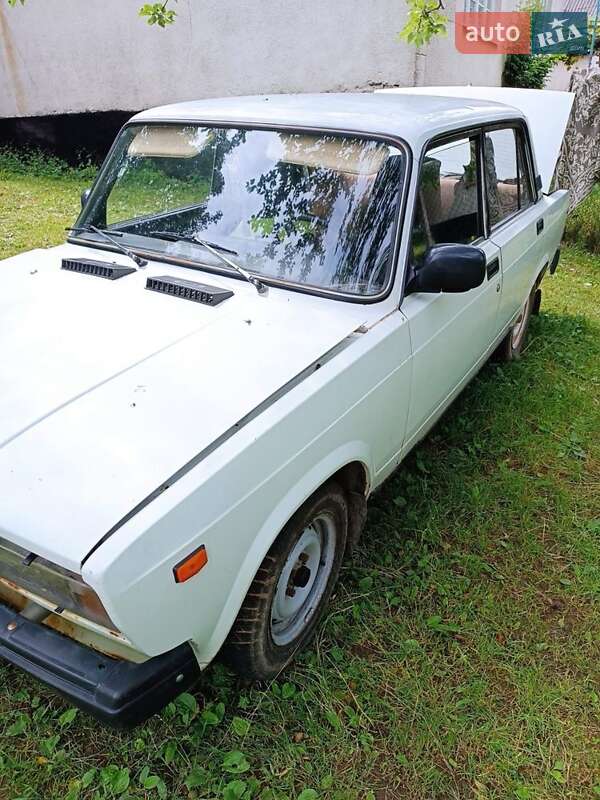 Седан ВАЗ / Lada 2107 1990 в Мукачево