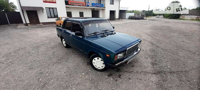 Седан ВАЗ / Lada 2107 2005 в Шумске