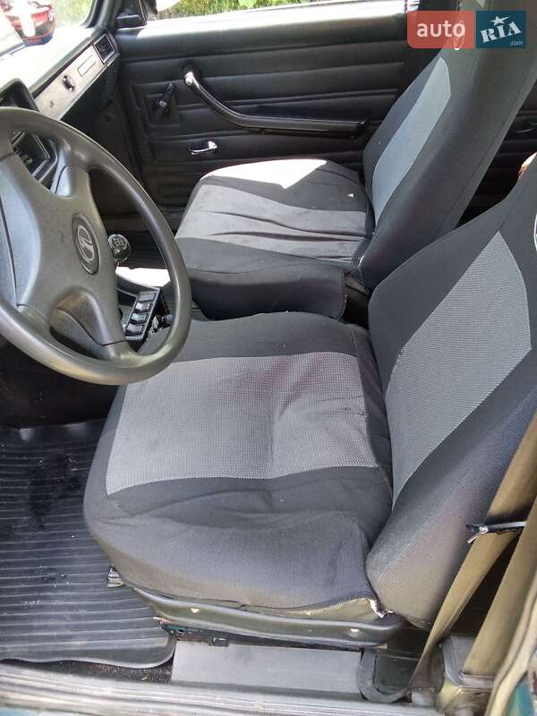 Седан ВАЗ / Lada 2107 2005 в Олександрії