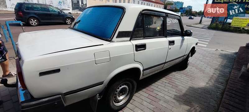 Седан ВАЗ / Lada 2107 1994 в Житомире
