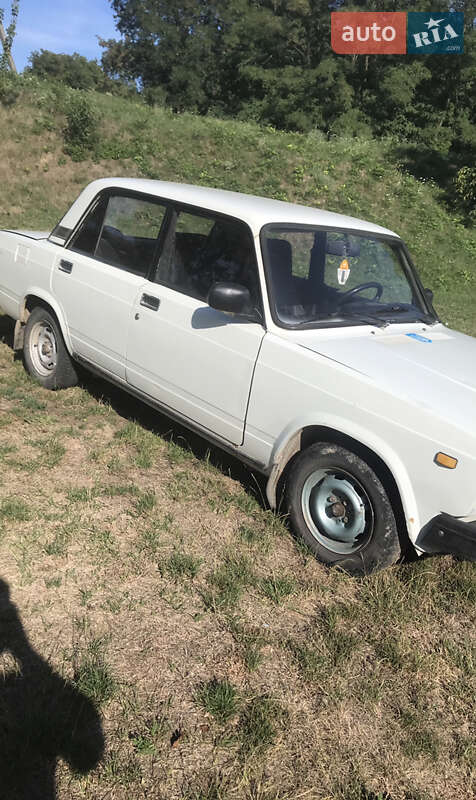 Седан ВАЗ / Lada 2107 1995 в Магалі