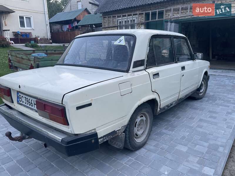 Седан ВАЗ / Lada 2107 1985 в Золочеве