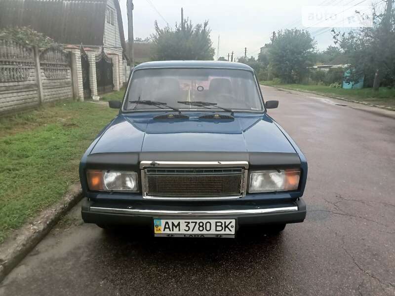 Седан ВАЗ / Lada 2107 2004 в Бердичеве