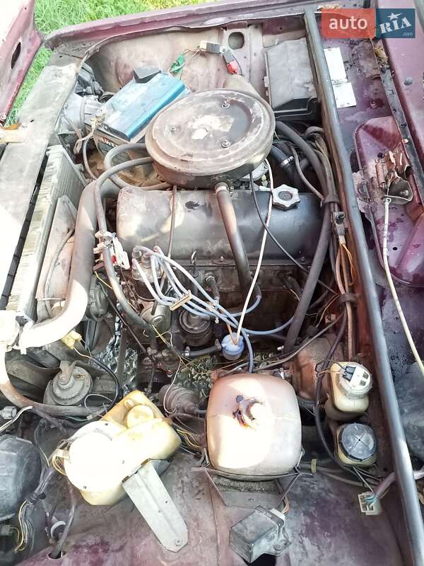 Седан ВАЗ / Lada 2107 2000 в Надворной