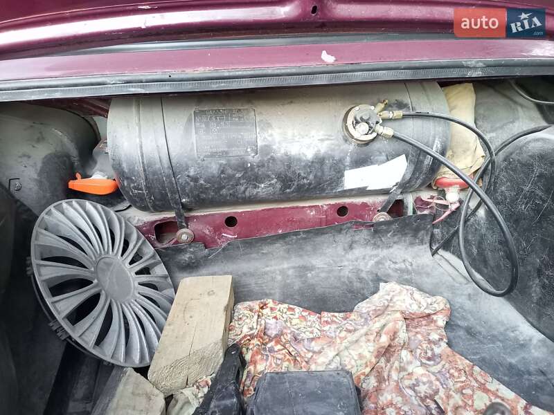 Седан ВАЗ / Lada 2107 2000 в Надворной