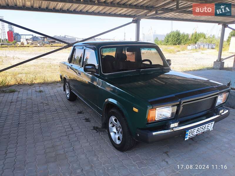 Седан ВАЗ 2107 2002 в  фото Седан ВАЗ 2107 2002 в