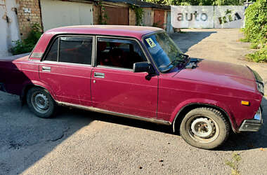 Седан ВАЗ / Lada 2107 2003 в Киеве