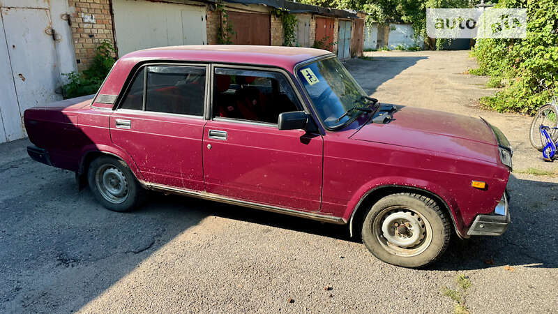 Седан ВАЗ / Lada 2107 2003 в Киеве