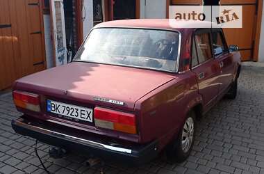 Седан ВАЗ / Lada 2107 2003 в Гощі