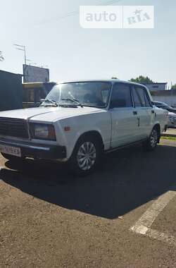 Седан ВАЗ / Lada 2107 2004 в Киеве