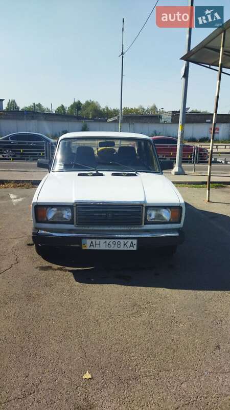 Седан ВАЗ / Lada 2107 2004 в Киеве