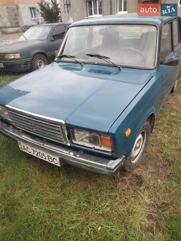 Седан ВАЗ / Lada 2107 2004 в Луцке