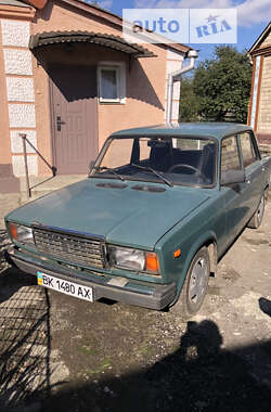 Седан ВАЗ / Lada 2107 2004 в Ровно