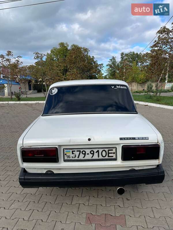 Седан ВАЗ / Lada 2107 1989 в Одессе