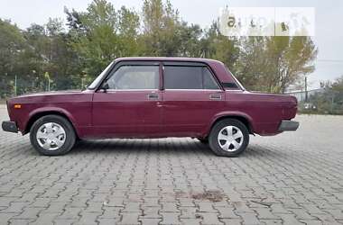 Седан ВАЗ / Lada 2107 2002 в Черновцах