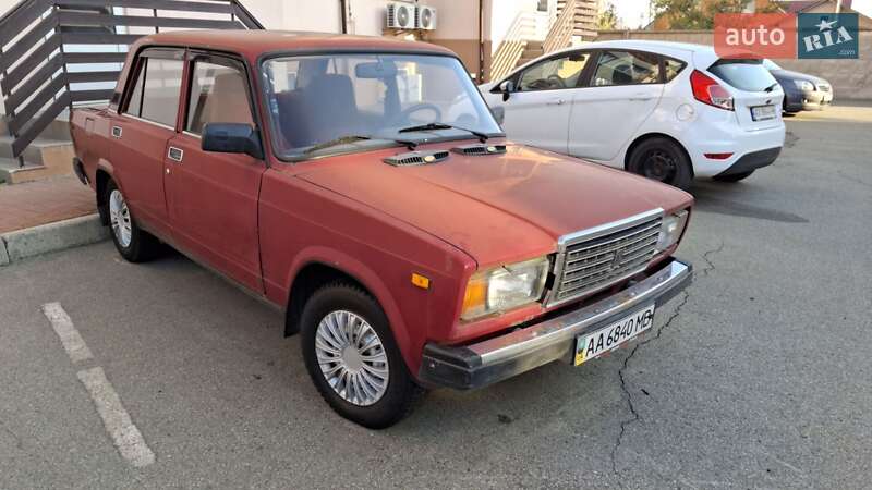 Седан ВАЗ / Lada 2107 2005 в Святопетрівське