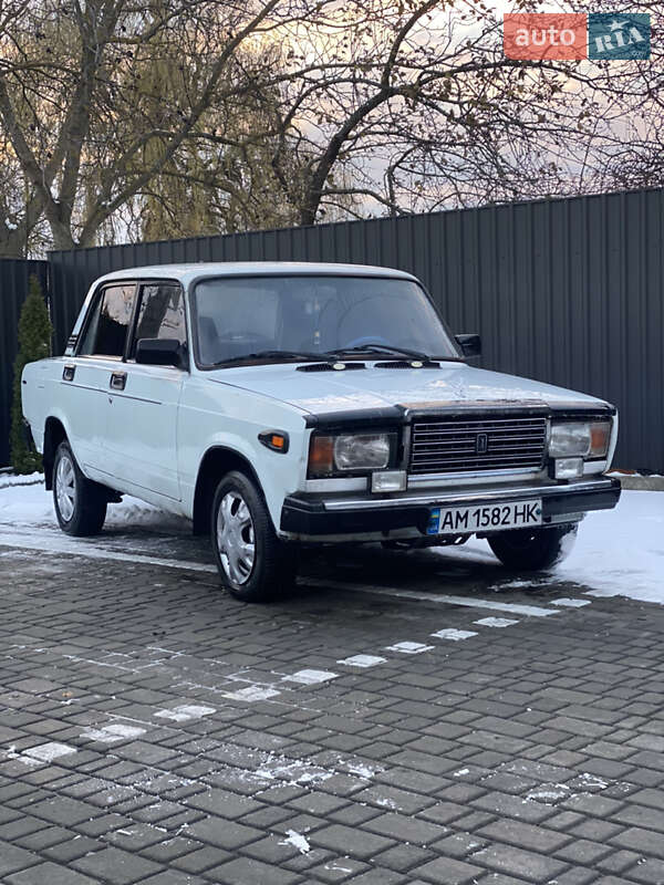 Седан ВАЗ / Lada 2107 1998 в Звягеле