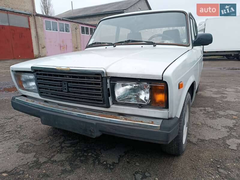 Седан ВАЗ / Lada 2107 2005 в Луцке