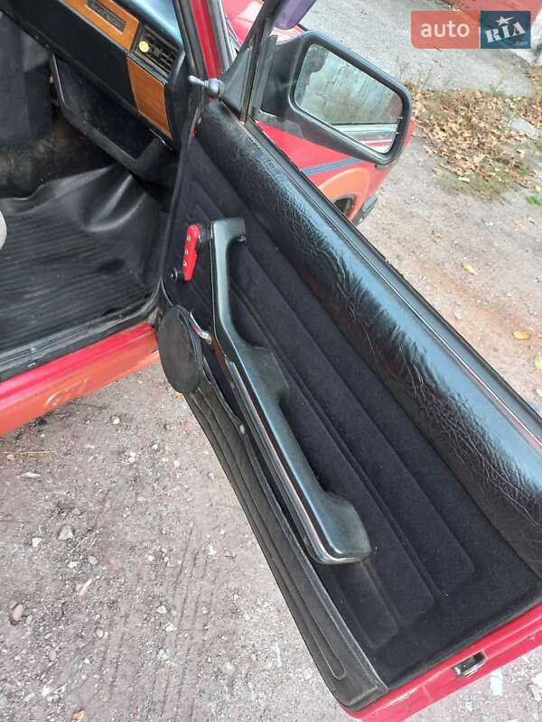 Седан ВАЗ / Lada 2107 1985 в Желтых Водах