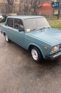 Седан ВАЗ / Lada 2107 2005 в Ровно