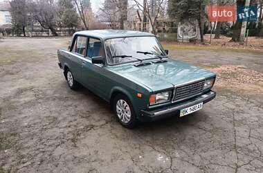 Седан ВАЗ / Lada 2107 2004 в Острозі