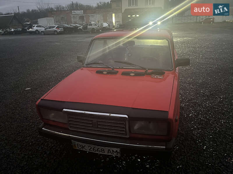 Седан ВАЗ / Lada 2107 1991 в Рівному