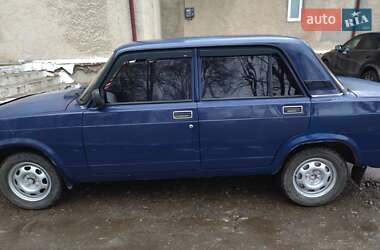 Седан ВАЗ / Lada 2107 2004 в Заставній