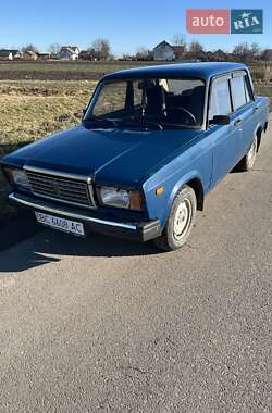 Седан ВАЗ 2107 2004 в 