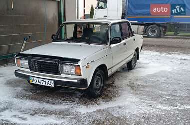 Седан ВАЗ / Lada 2107 2004 в Береговому