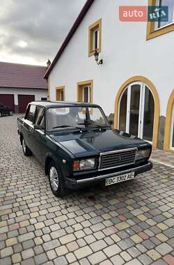 Седан ВАЗ / Lada 2107 2005 в Комарному