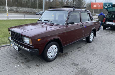 Седан ВАЗ / Lada 2107 2005 в Киеве