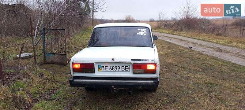 Седан ВАЗ / Lada 2107 1998 в Николаеве