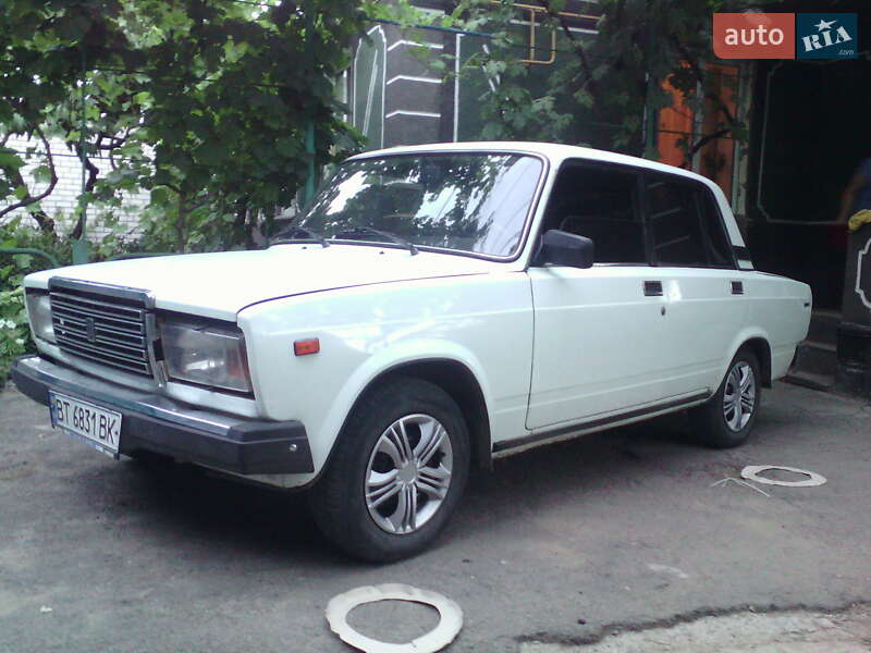 Седан ВАЗ 2107 2004 в 