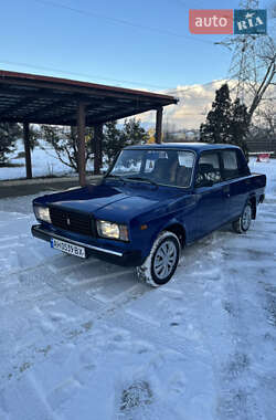 Седан ВАЗ / Lada 2107 2002 в Киеве