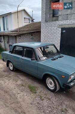 Седан ВАЗ / Lada 2107 2004 в Киеве