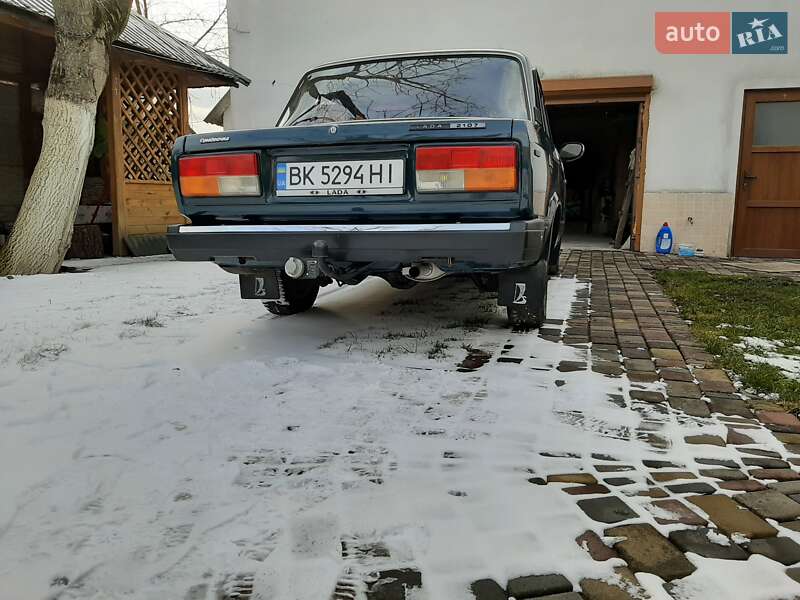 Седан ВАЗ / Lada 2107 2004 в Ровно