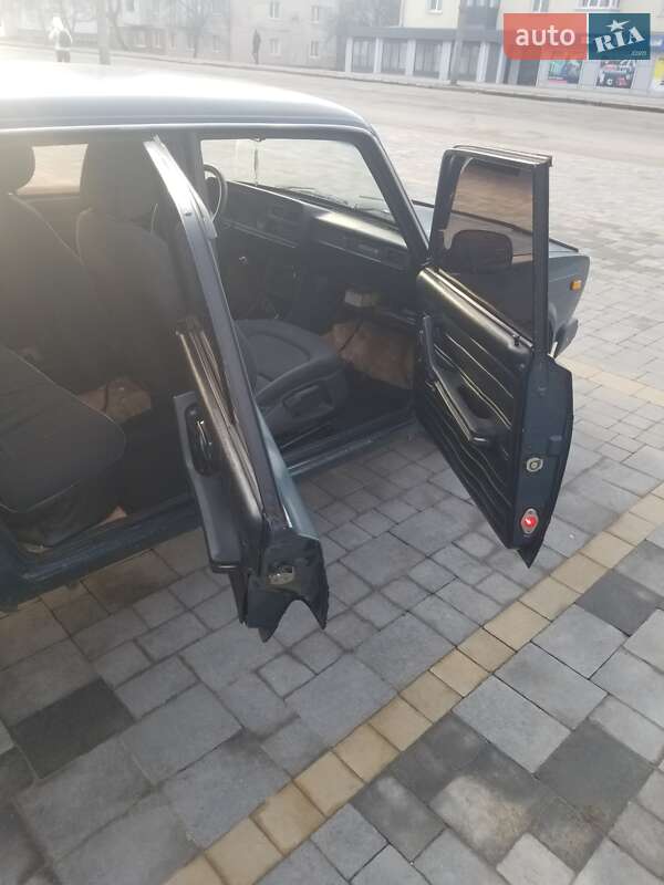 Седан ВАЗ / Lada 2107 1996 в Звягеле