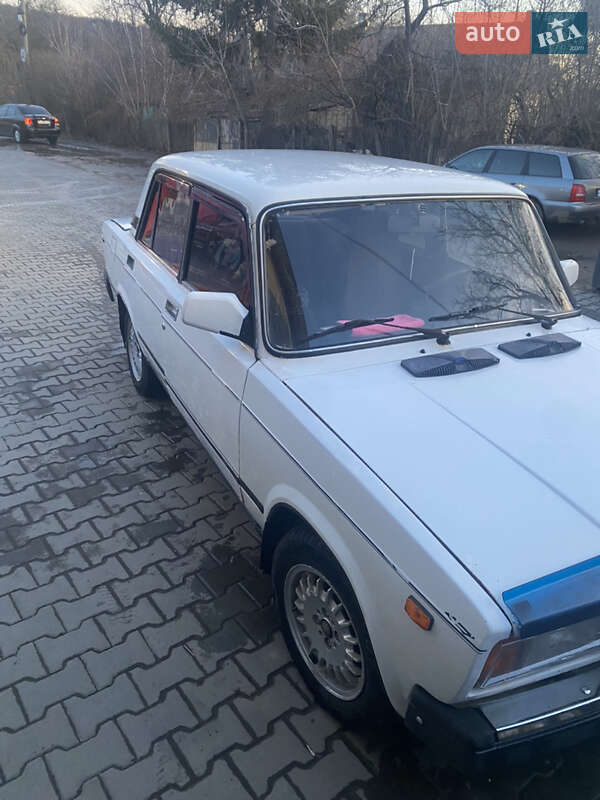 Седан ВАЗ / Lada 2107 2001 в Черновцах