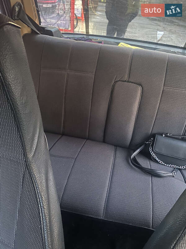 Седан ВАЗ / Lada 2107 2001 в Черновцах