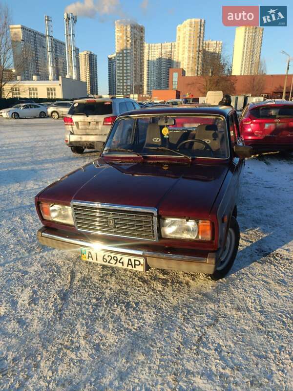 Седан ВАЗ / Lada 2107 2005 в 