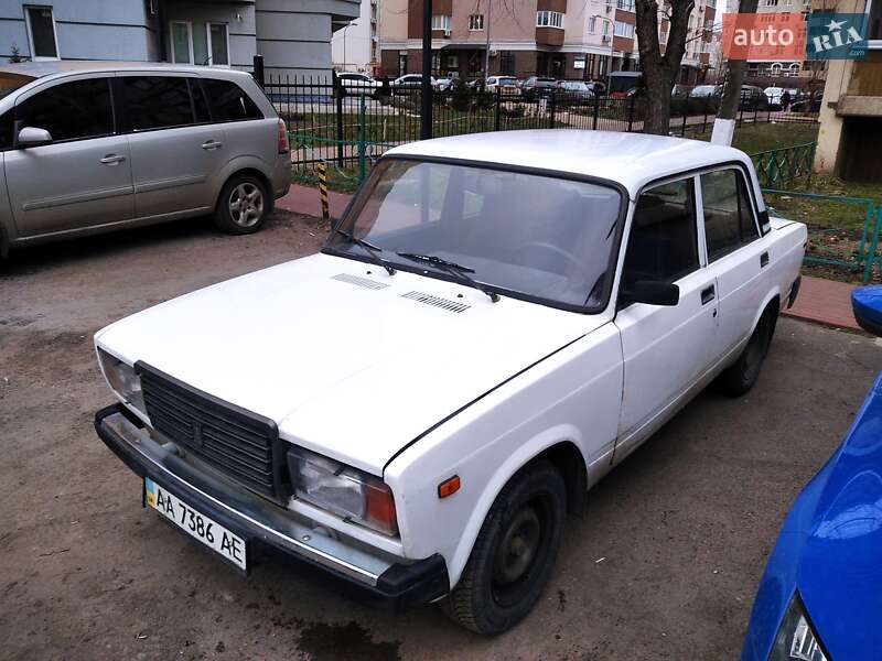 Седан ВАЗ 2107 2004 в 