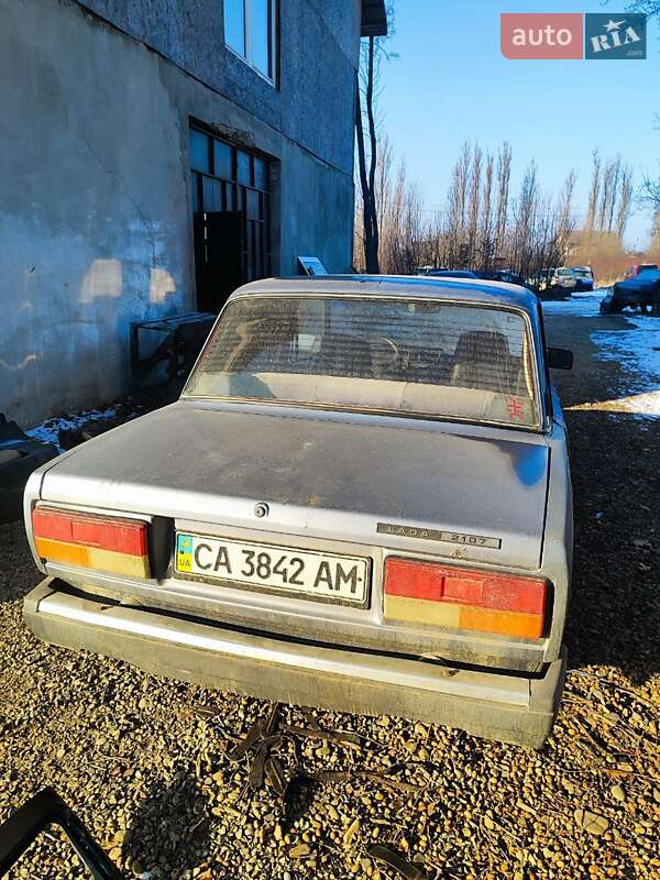 Седан ВАЗ / Lada 2107 2007 в Сторожинце