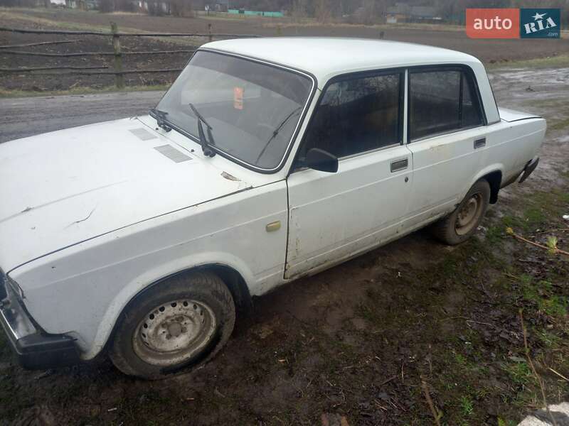Седан ВАЗ / Lada 2107 1988 в Ромнах фото 4 Седан ВАЗ / Lada 2107 1988 в Ромнах